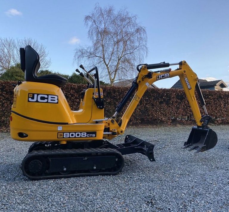 JCB 8008